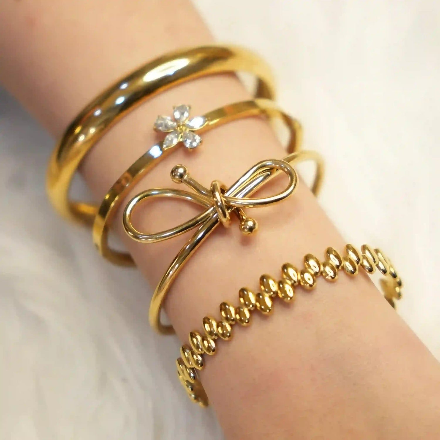 Does Hand Sanitiser Damage Gold Plated Jewelry in Pakistan — What Actually Happens