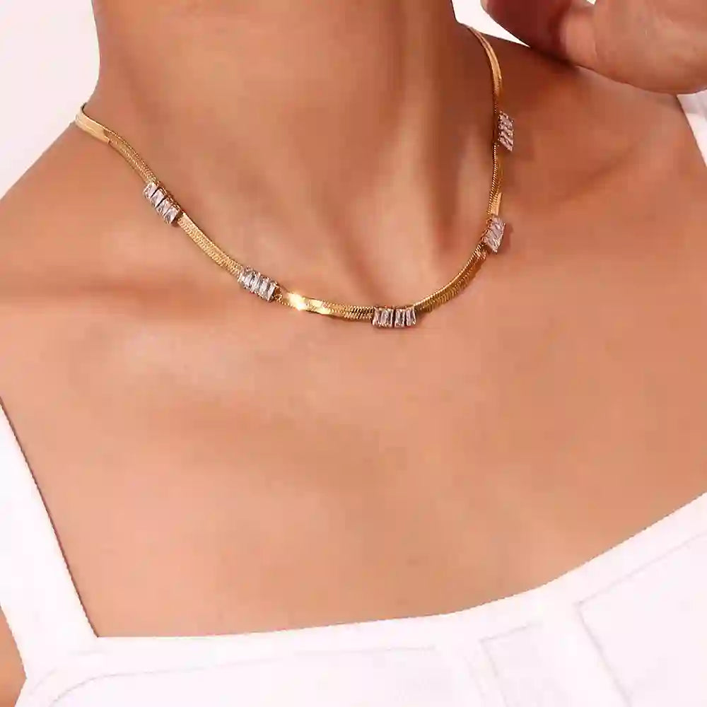 GIrl wearing Snake Chain Necklace Gold 18k - Antique Splendor. Buy at Mithra and Co.