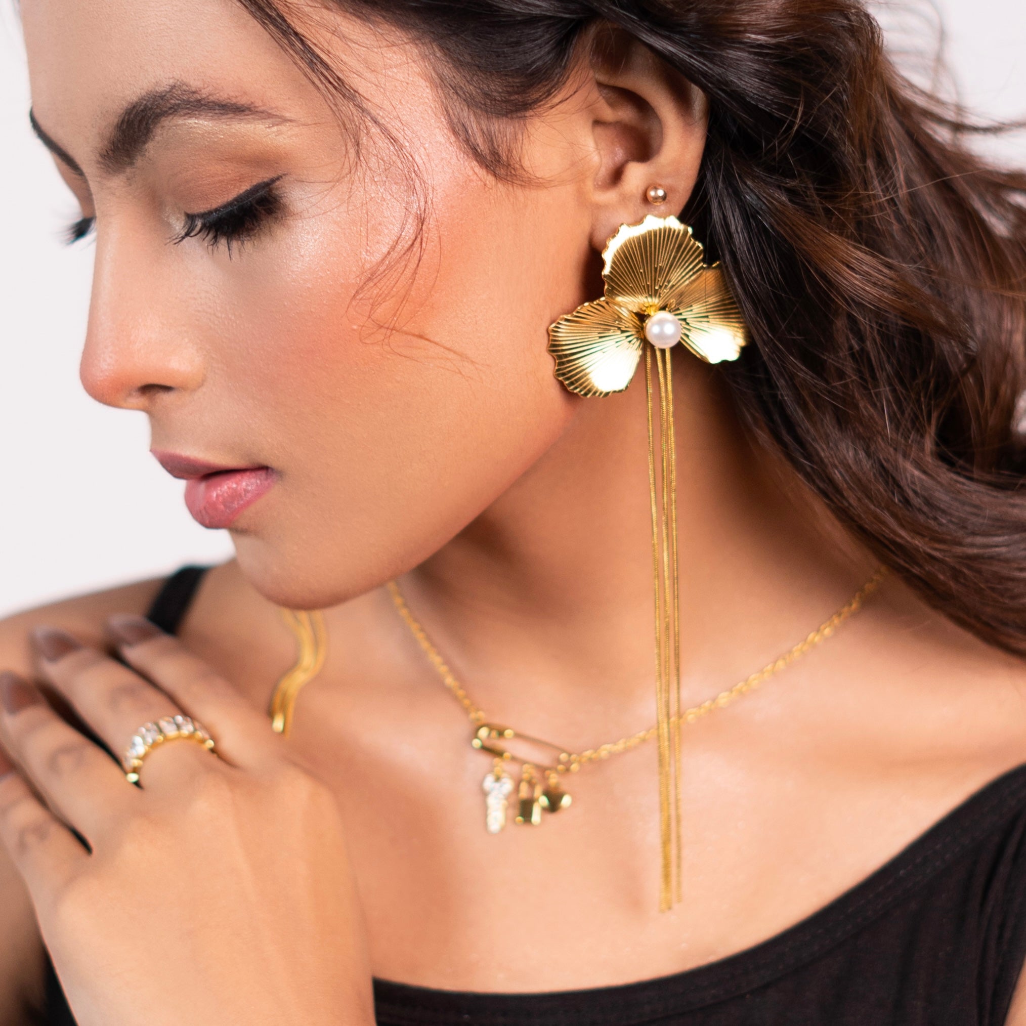 18k Gold plated Pearl Flower Firma Lilly Studs Shop Online - Mithra & Co