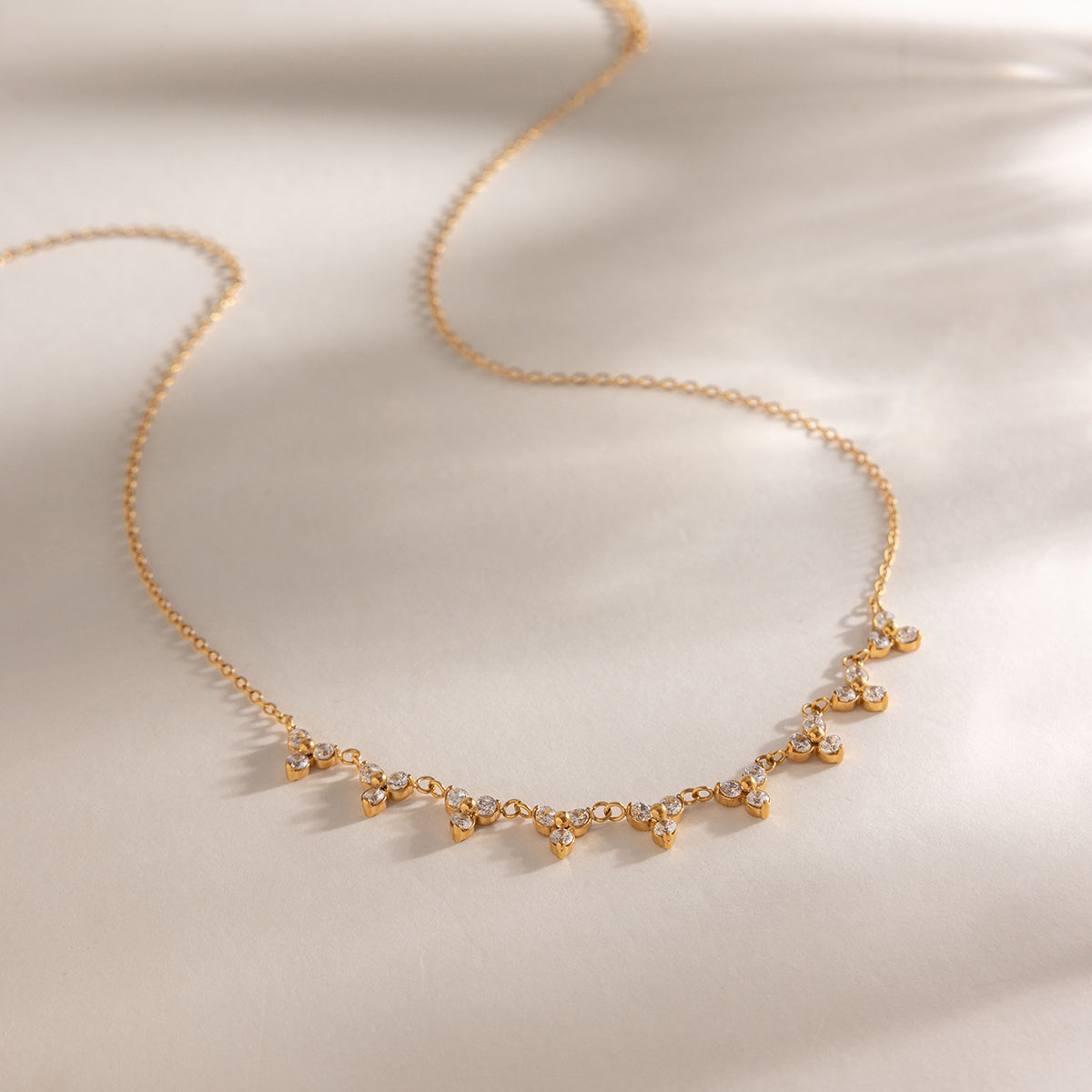 Trefoil Garland Necklace